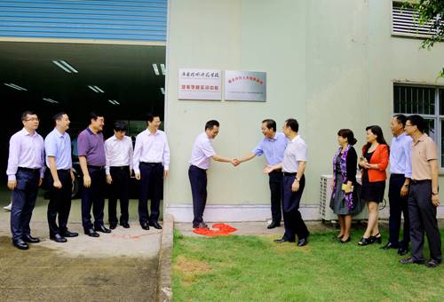http://www.gpnu.edu.cn/__local/0/50/24/B1581FD97B01BE014DC3872910A_3D54FAA6_FFD7F.jpg